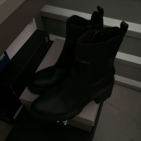 Bar III Versuz Lug-Sole Booties - Picture 7 of 7